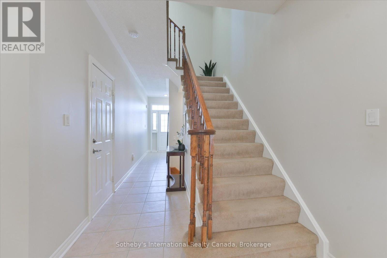 21 - 300 RAVINEVIEW WAY