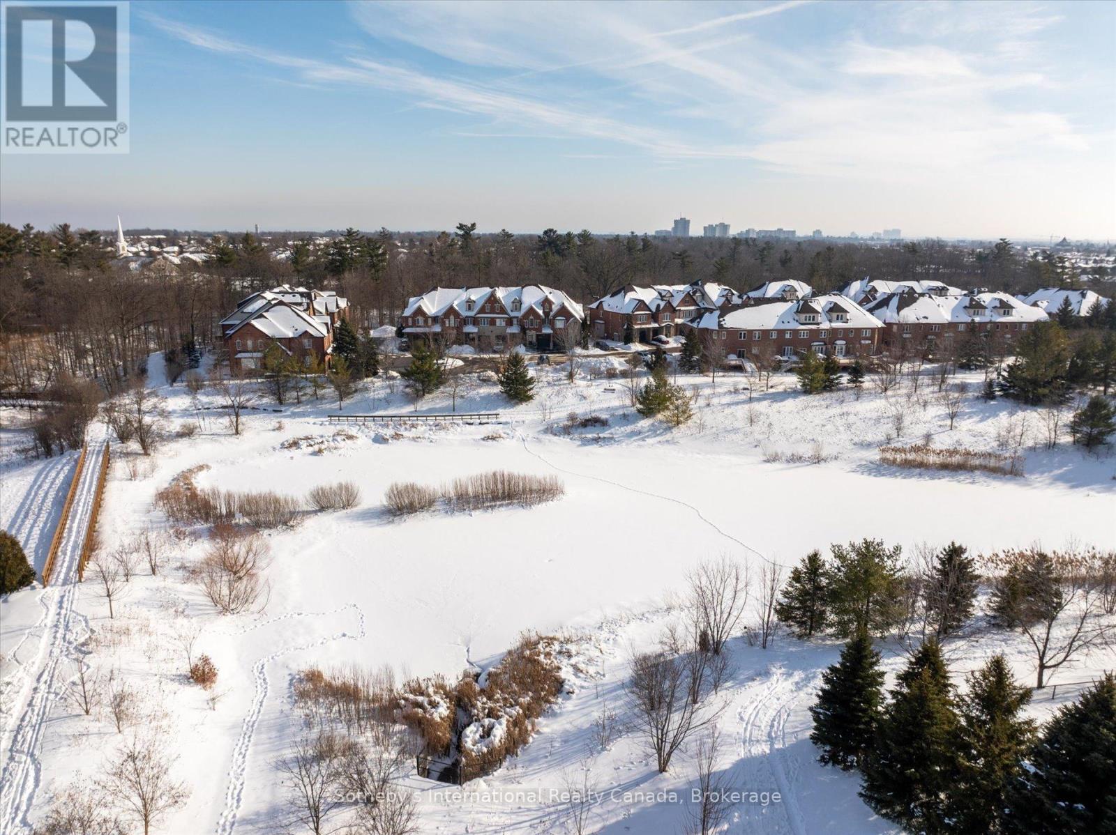 21 - 300 RAVINEVIEW WAY