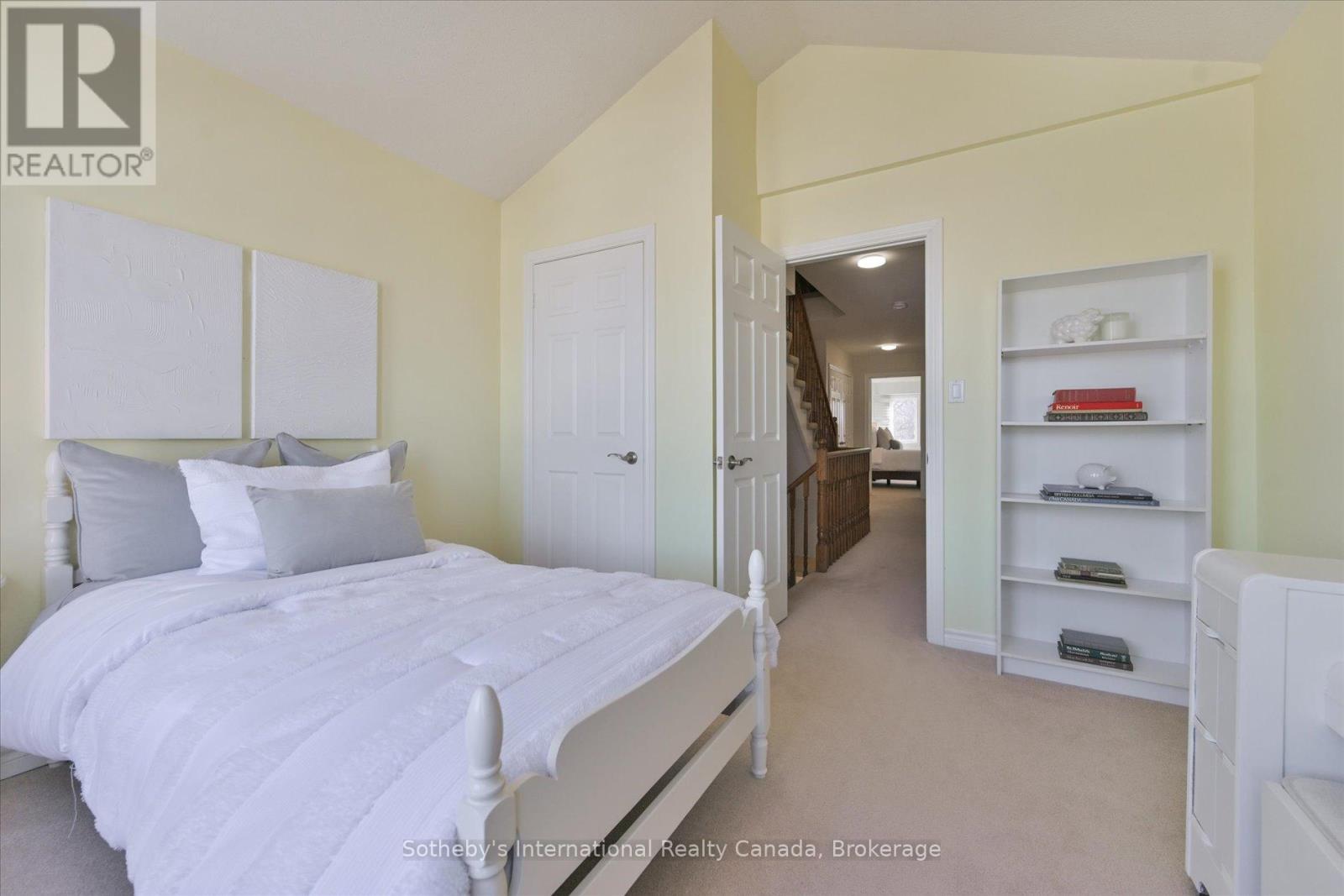 21 - 300 RAVINEVIEW WAY