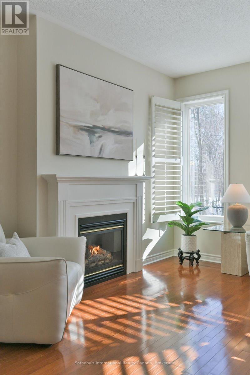 21 - 300 RAVINEVIEW WAY