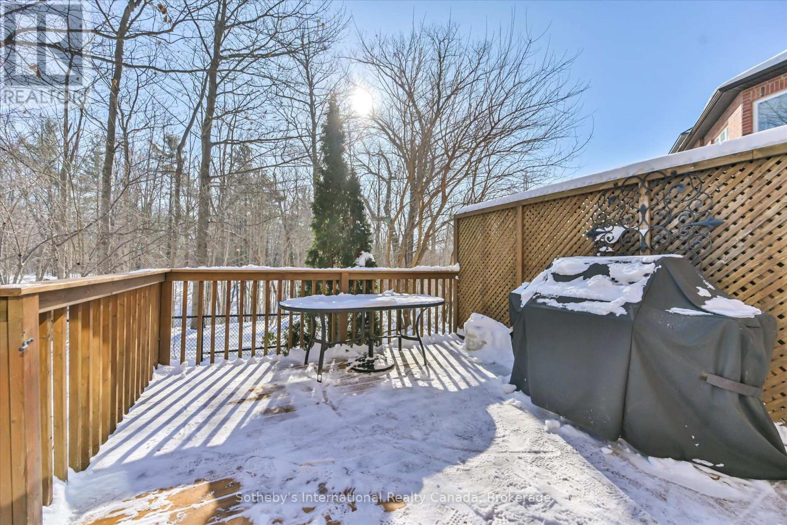 21 - 300 RAVINEVIEW WAY