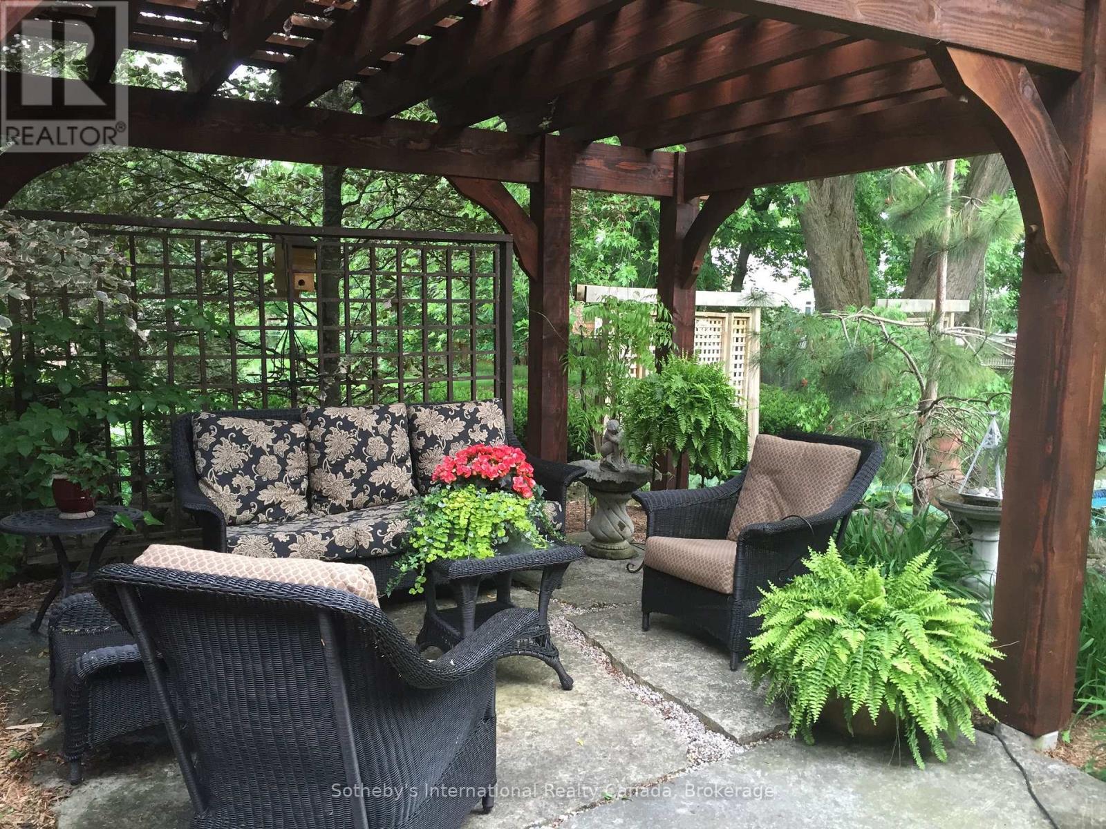 552 BOBOLINK ROAD