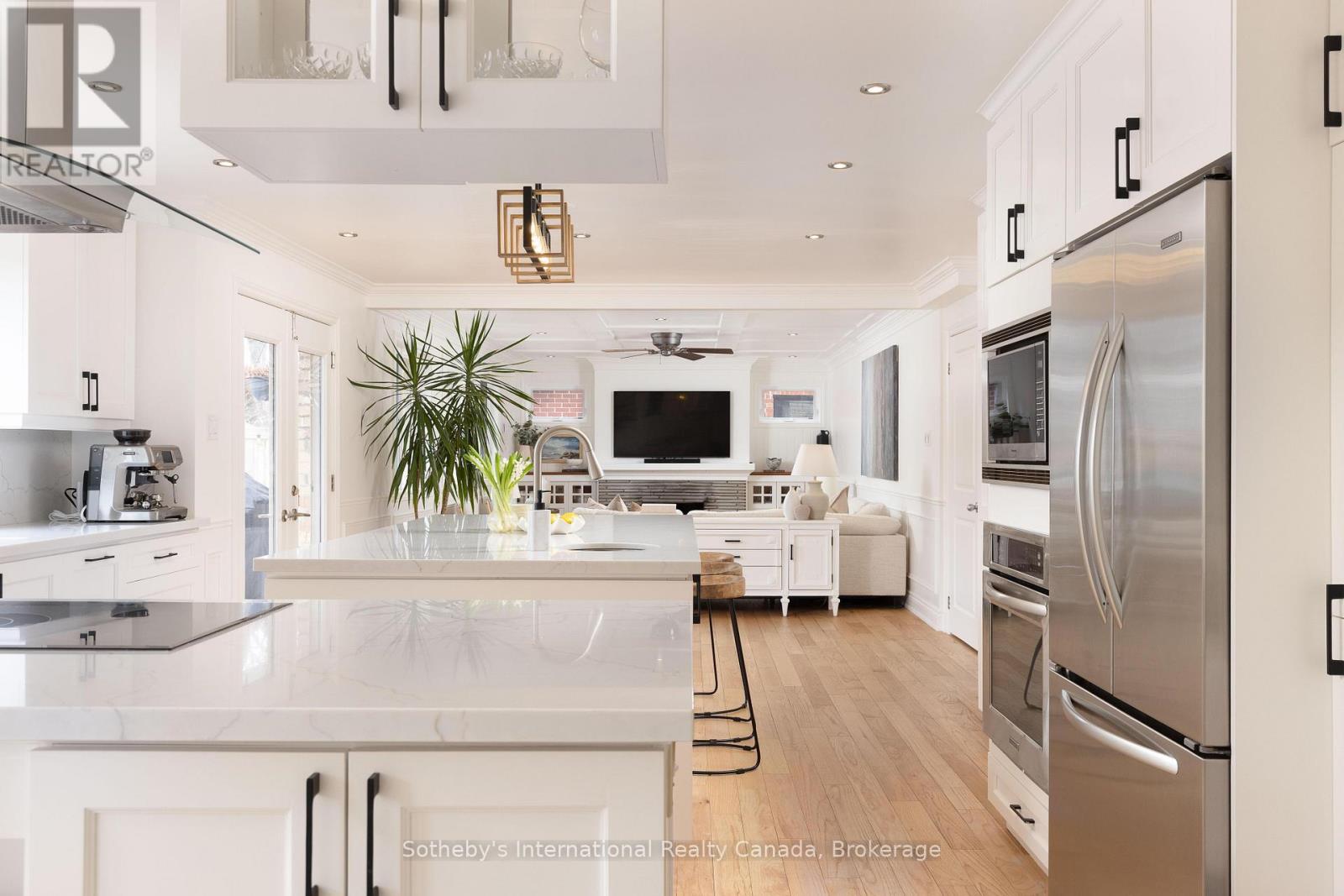 4456 HAWTHORNE DRIVE