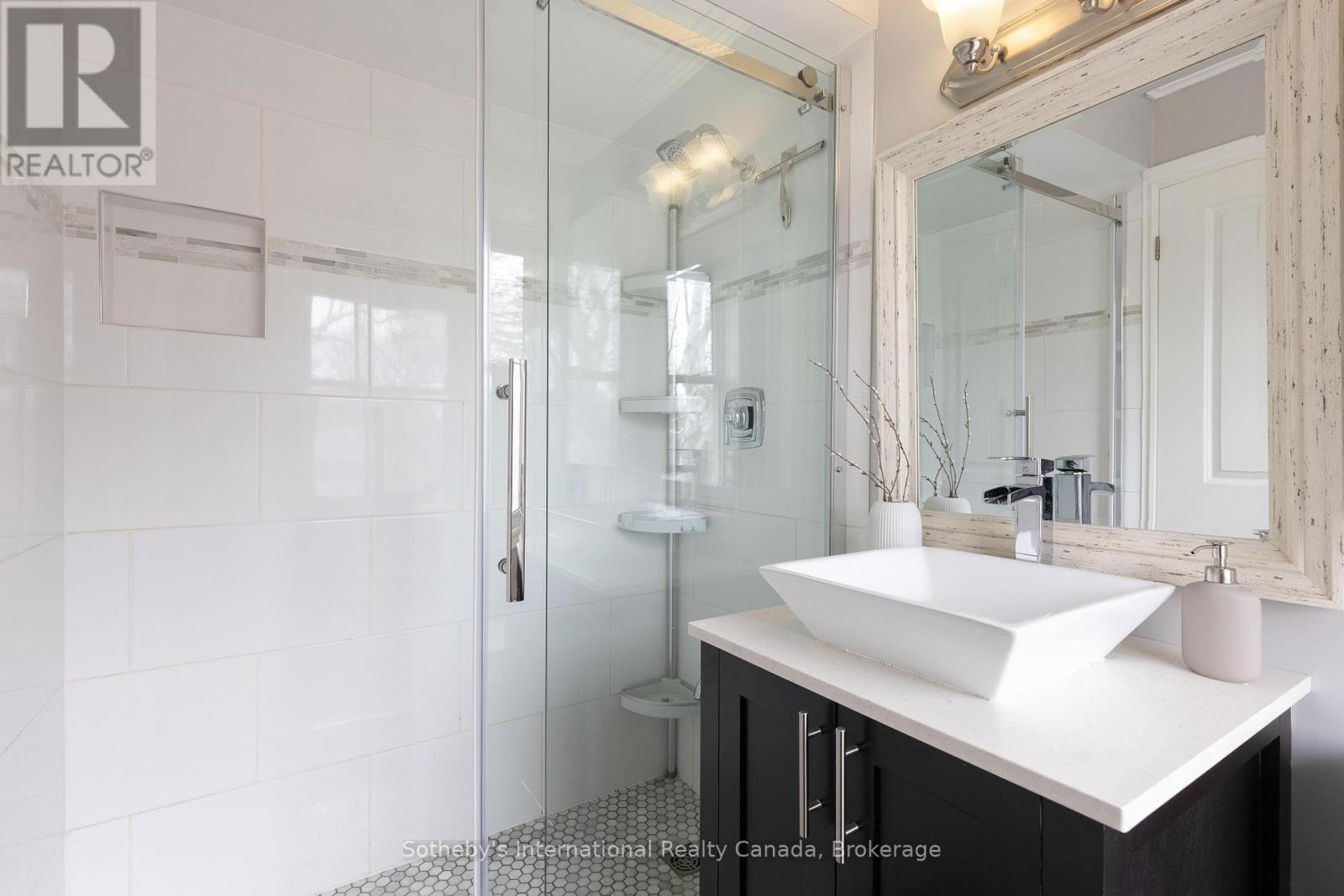 4456 HAWTHORNE DRIVE