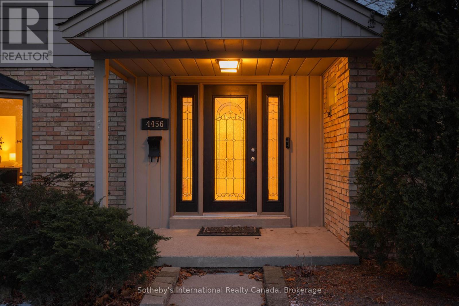 4456 HAWTHORNE DRIVE