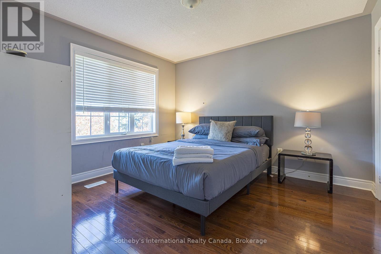 2472 UPPER VALLEY CRESCENT