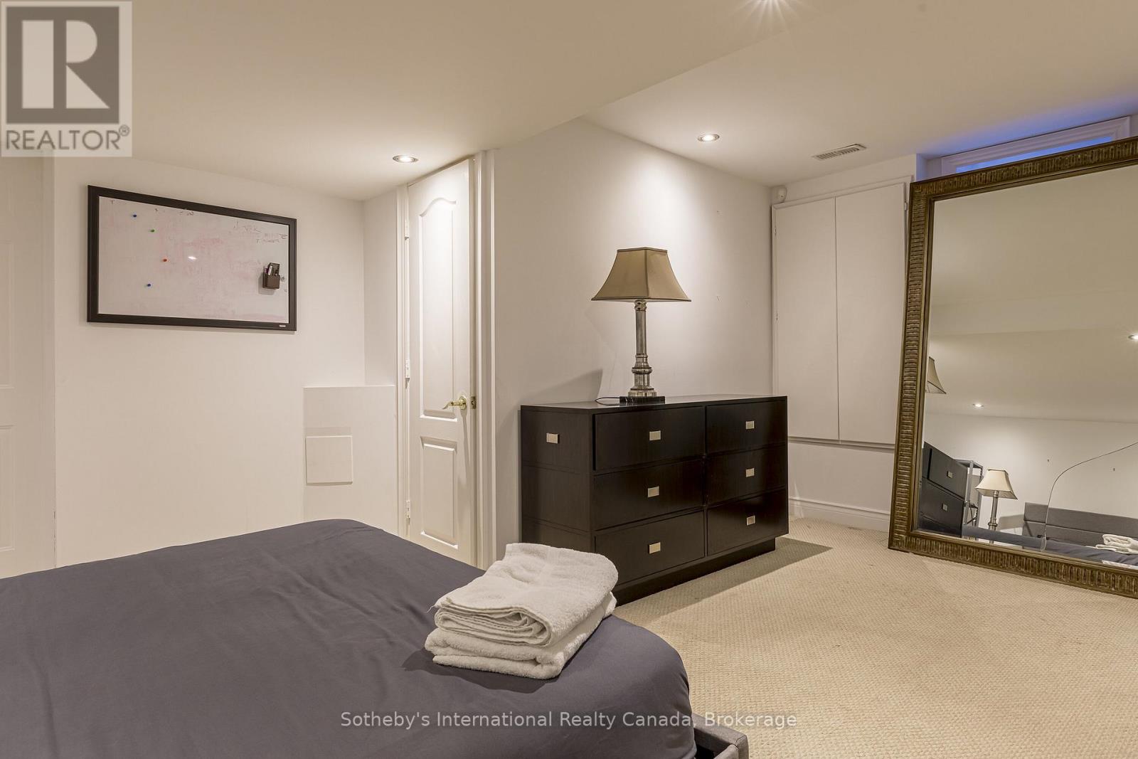 2472 UPPER VALLEY CRESCENT