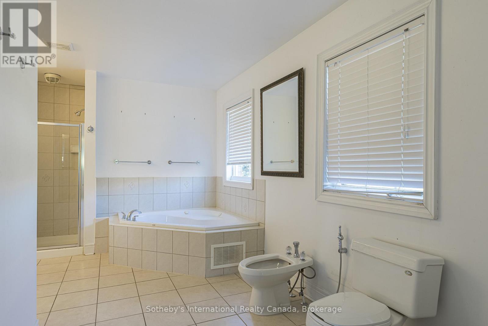 2472 UPPER VALLEY CRESCENT