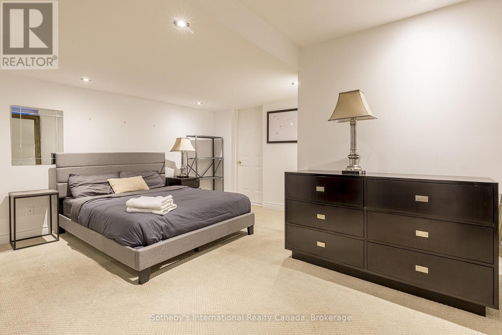 2472 UPPER VALLEY CRESCENT