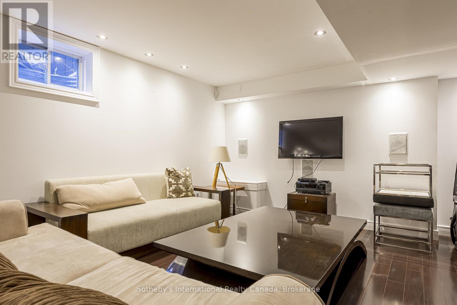 2472 UPPER VALLEY CRESCENT