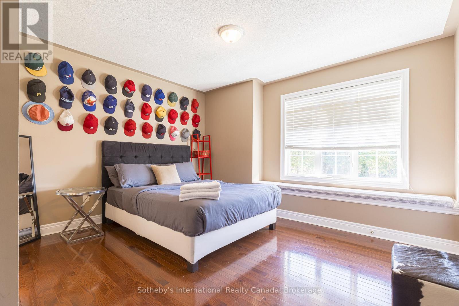 2472 UPPER VALLEY CRESCENT