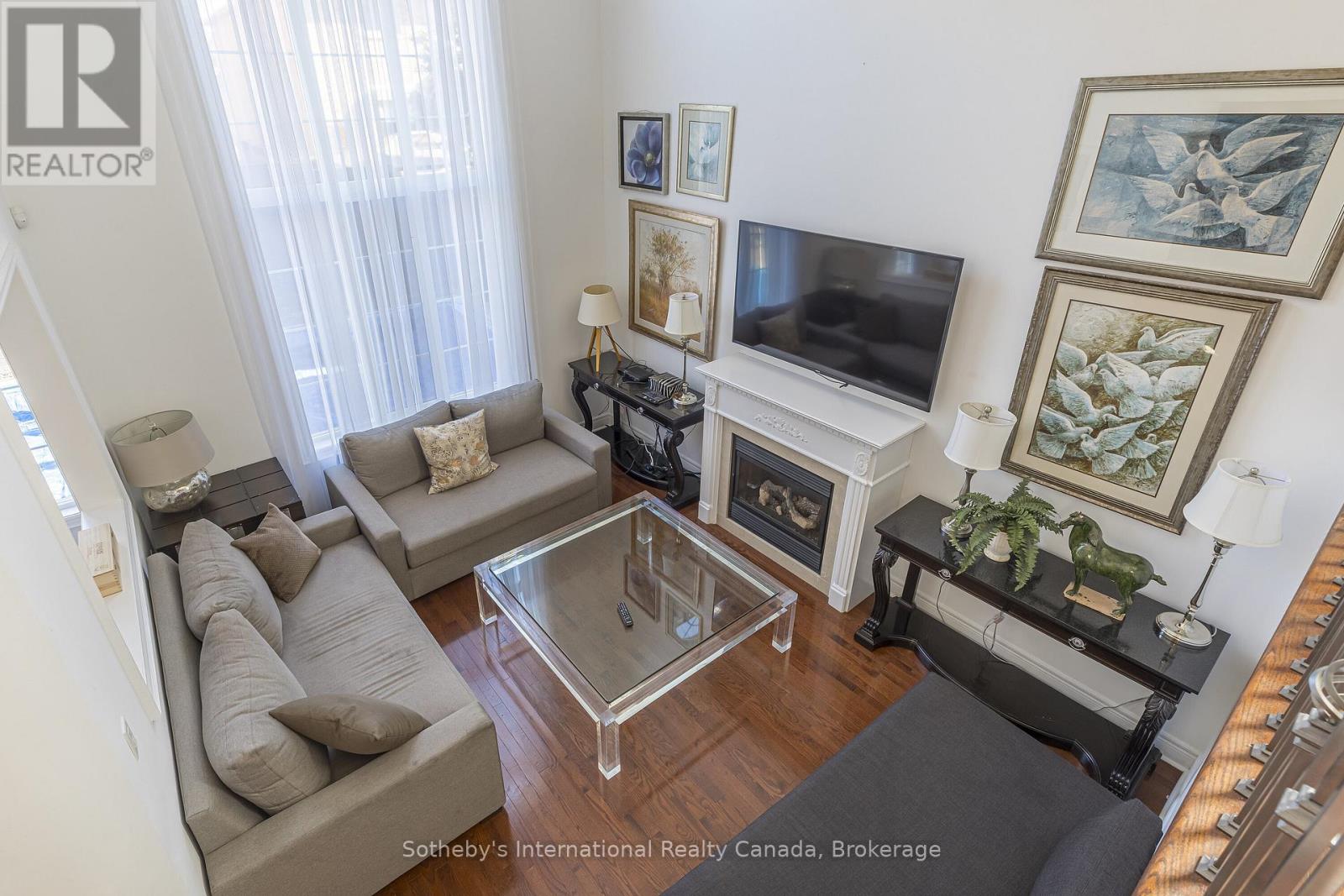 2472 UPPER VALLEY CRESCENT