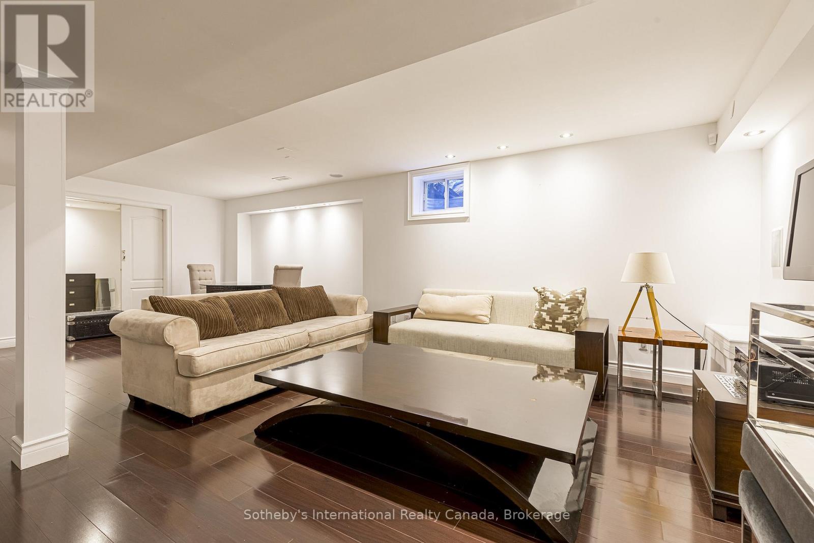 2472 UPPER VALLEY CRESCENT