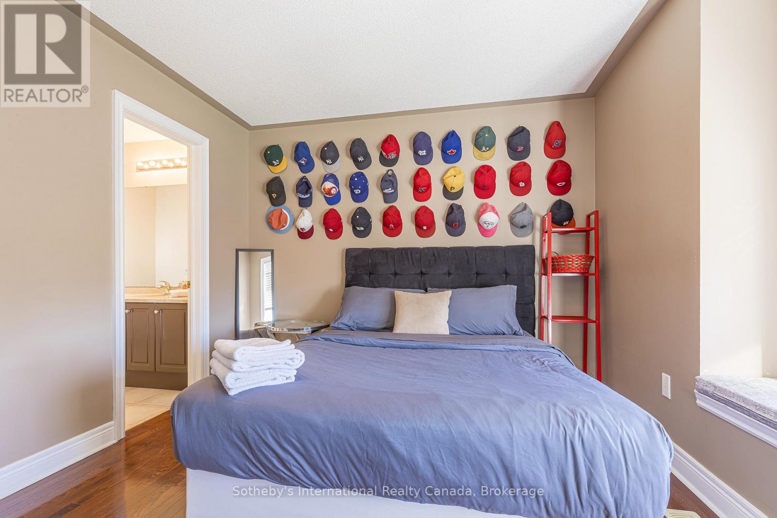 2472 UPPER VALLEY CRESCENT