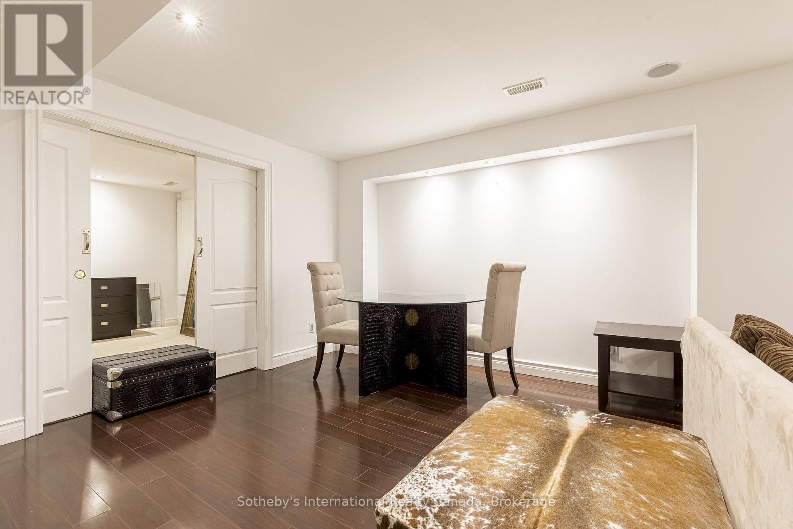 2472 UPPER VALLEY CRESCENT