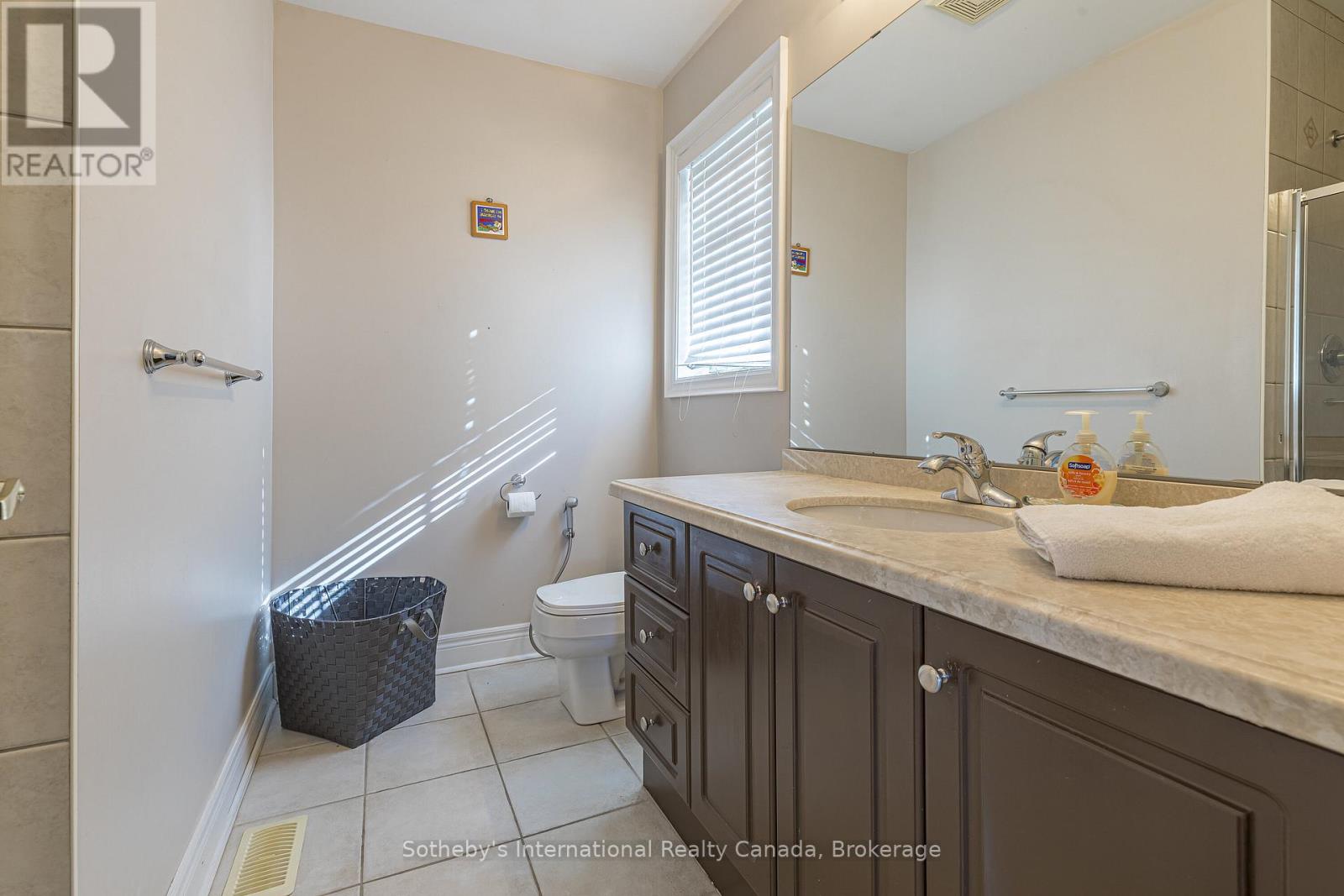 2472 UPPER VALLEY CRESCENT