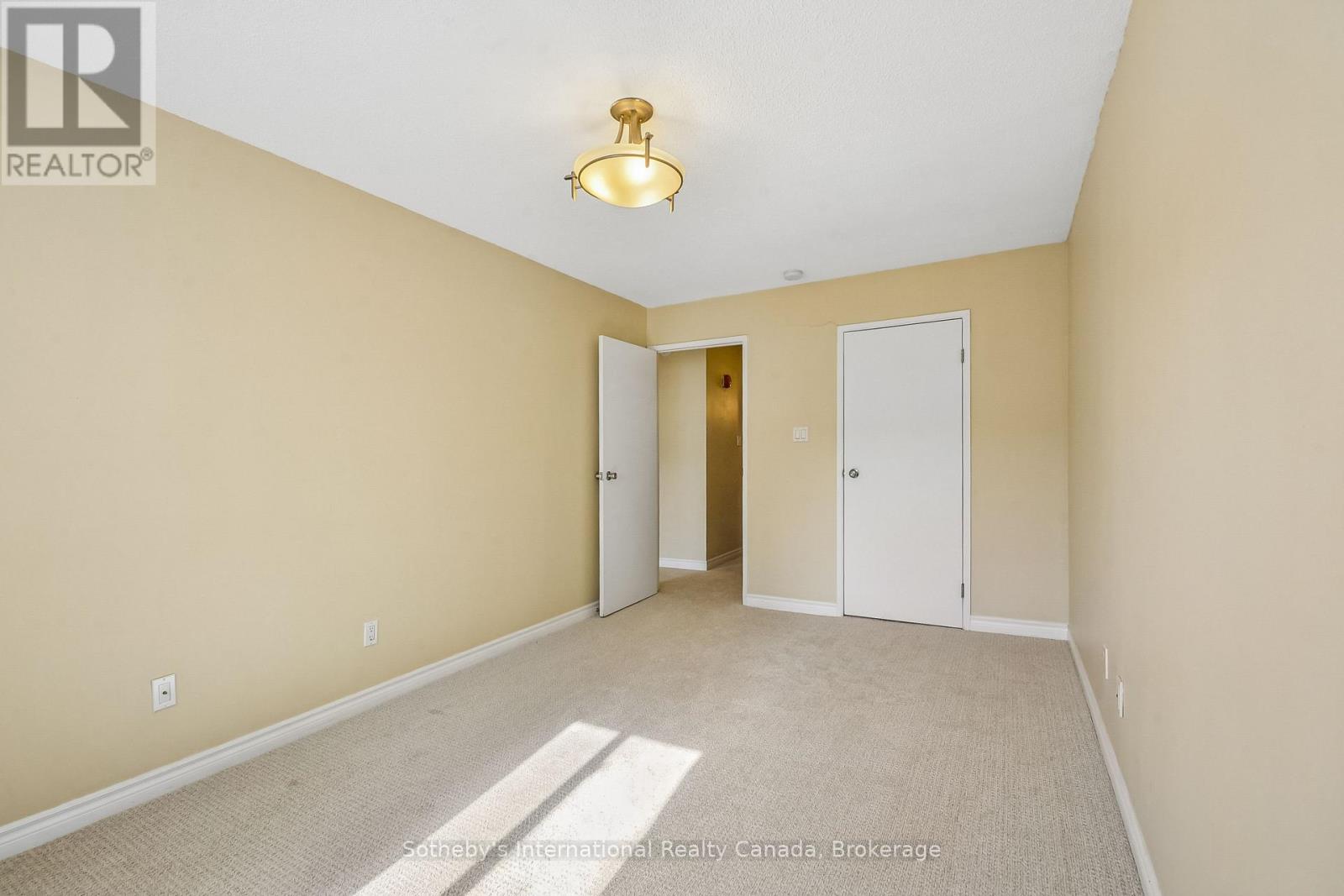 434 - 1450 GLEN ABBEY GATE