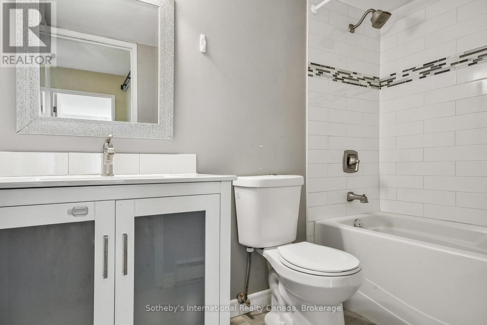 434 - 1450 GLEN ABBEY GATE