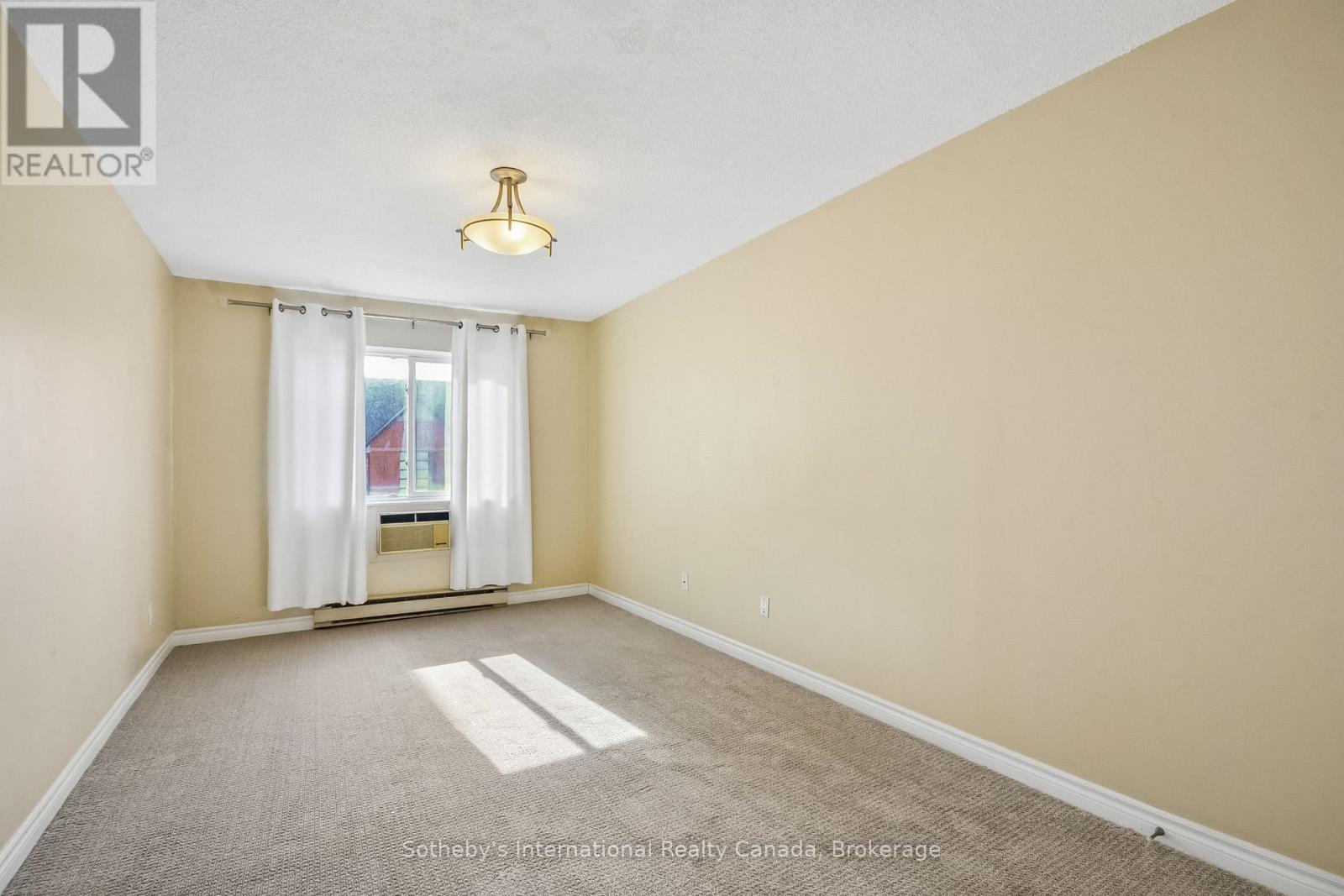 434 - 1450 GLEN ABBEY GATE