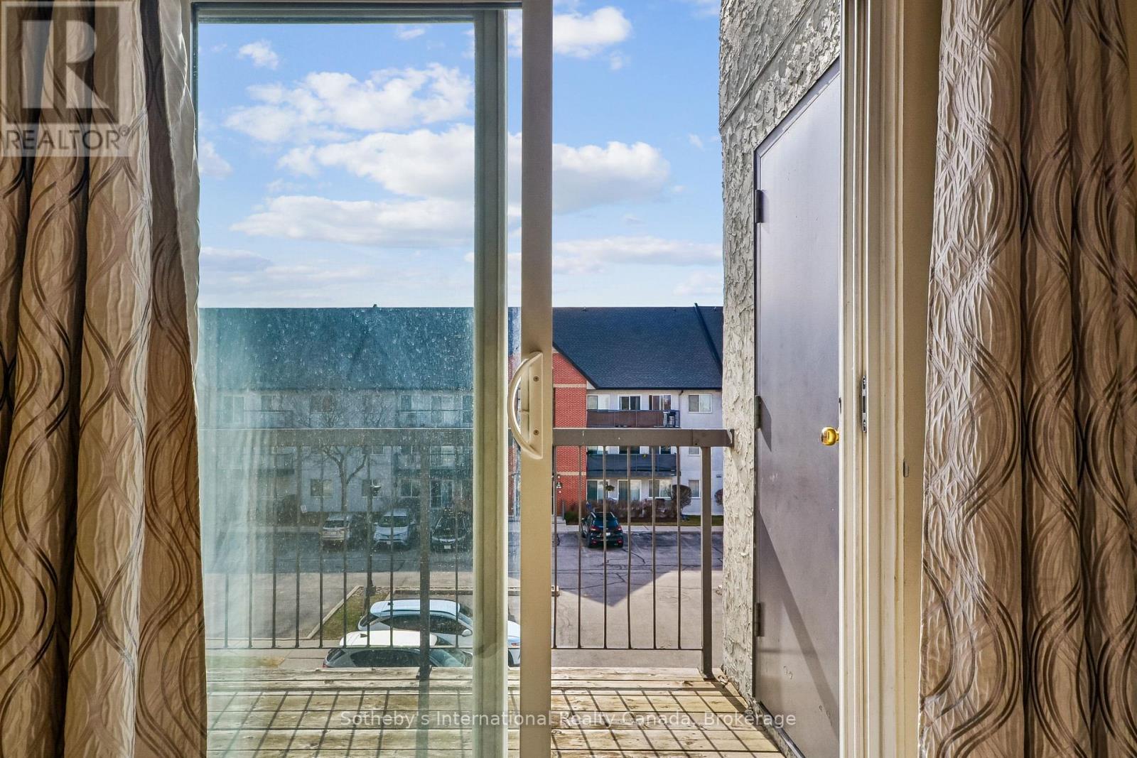 434 - 1450 GLEN ABBEY GATE