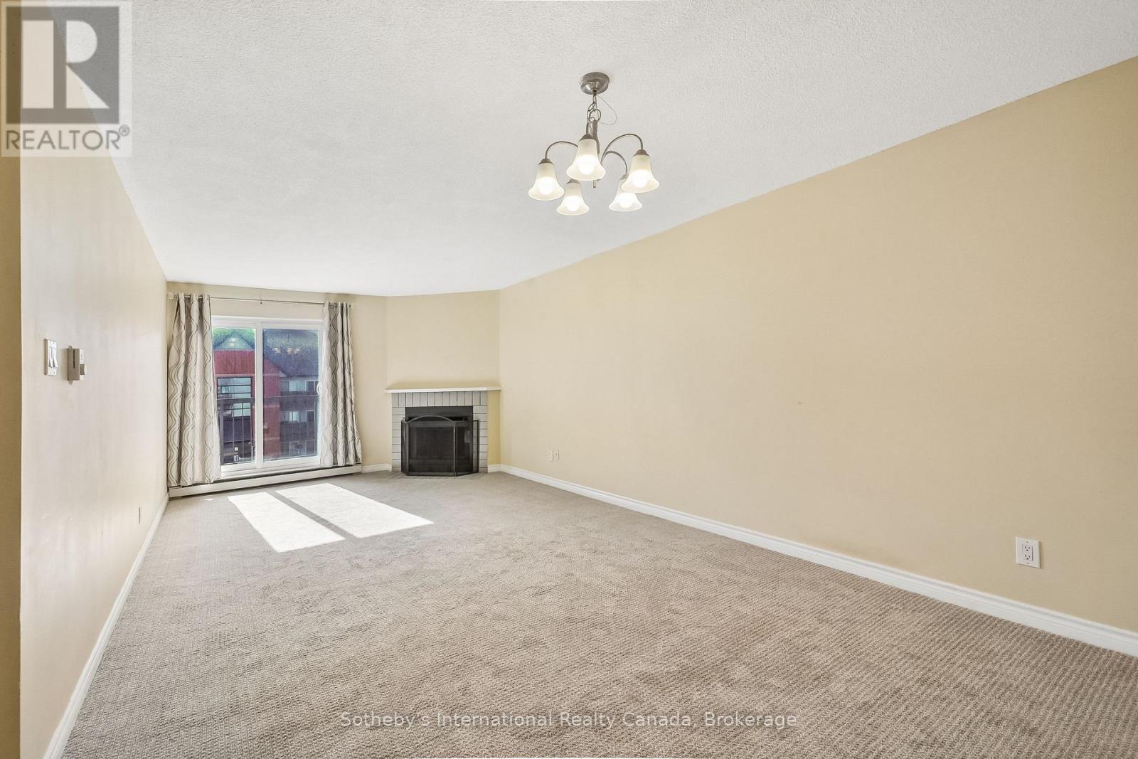 434 - 1450 GLEN ABBEY GATE