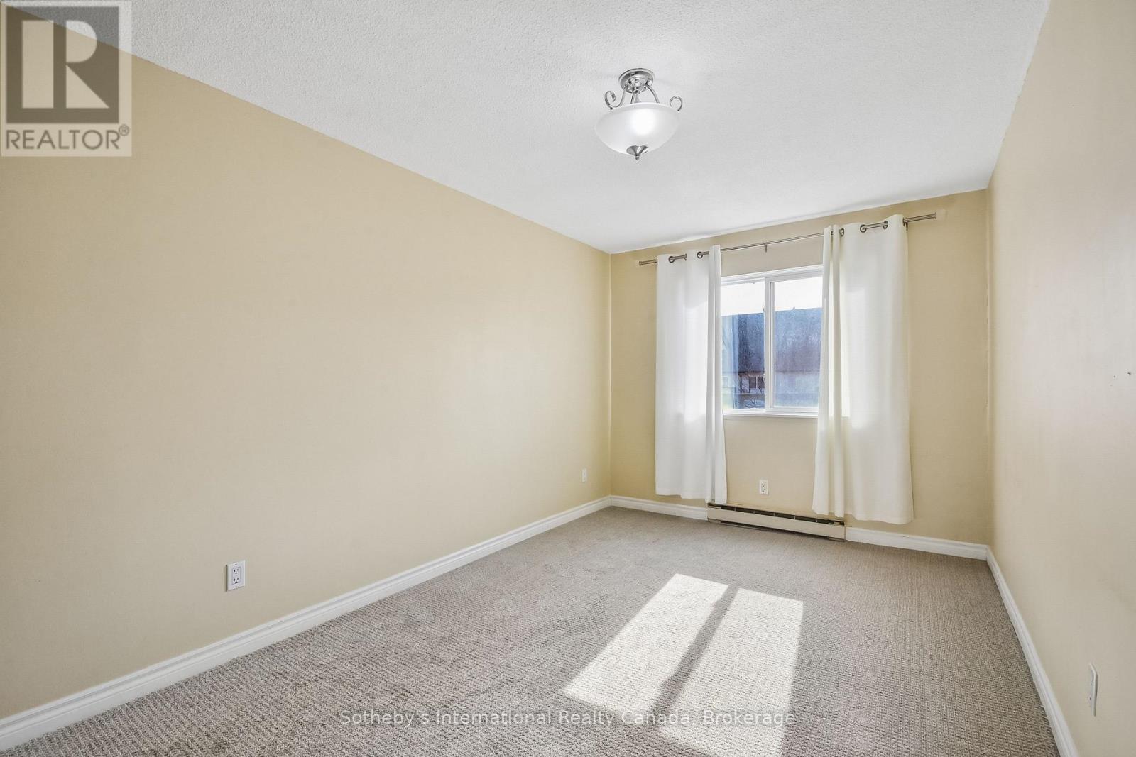 434 - 1450 GLEN ABBEY GATE