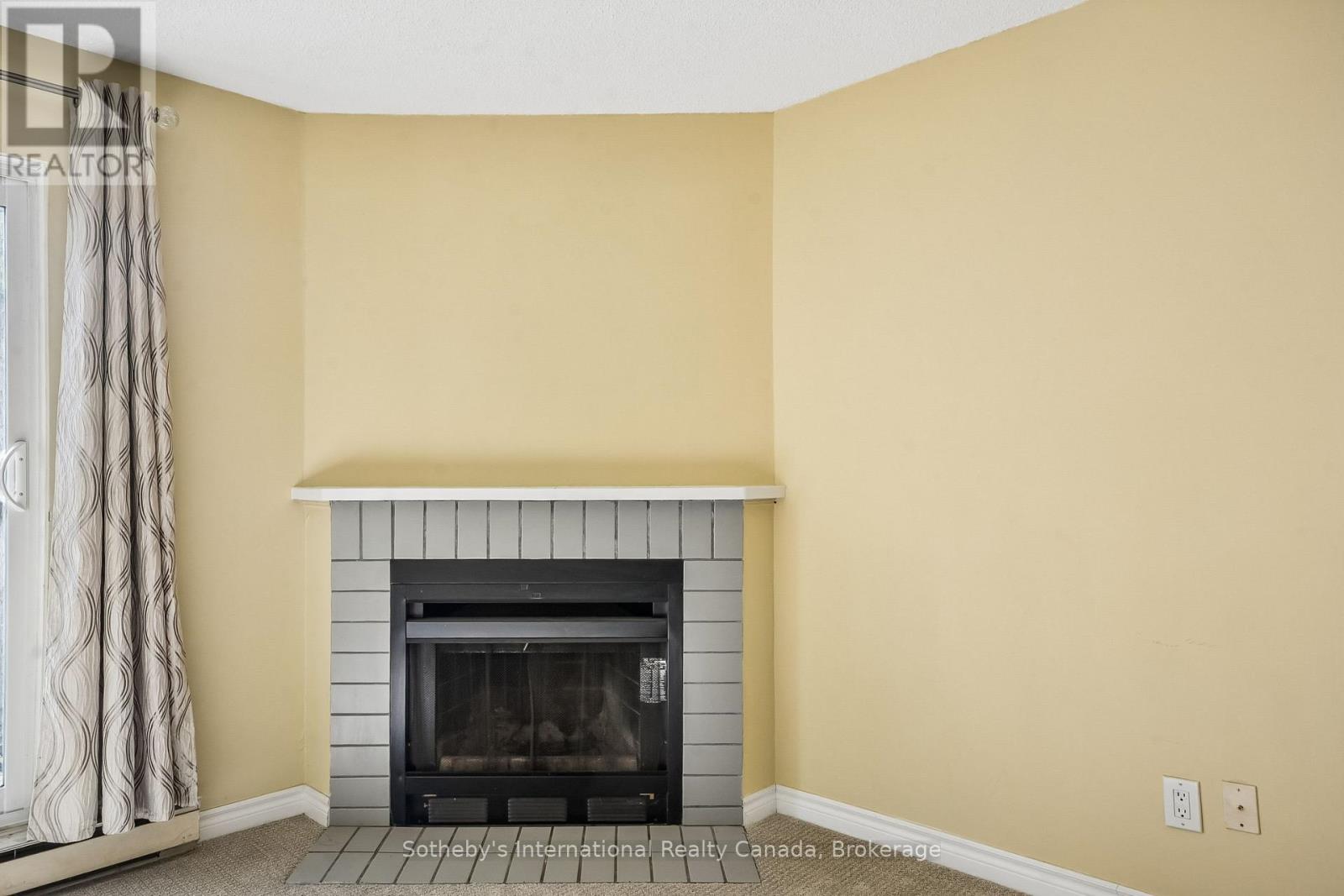 434 - 1450 GLEN ABBEY GATE