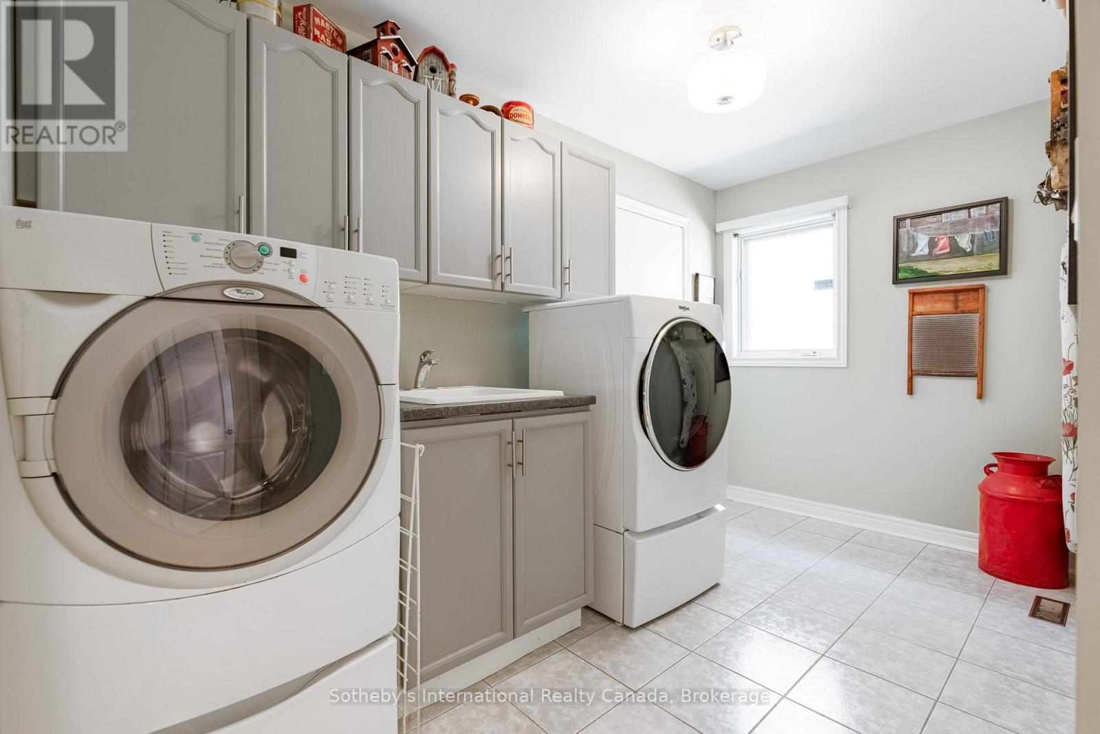 1406 SUMMERHILL CRESCENT