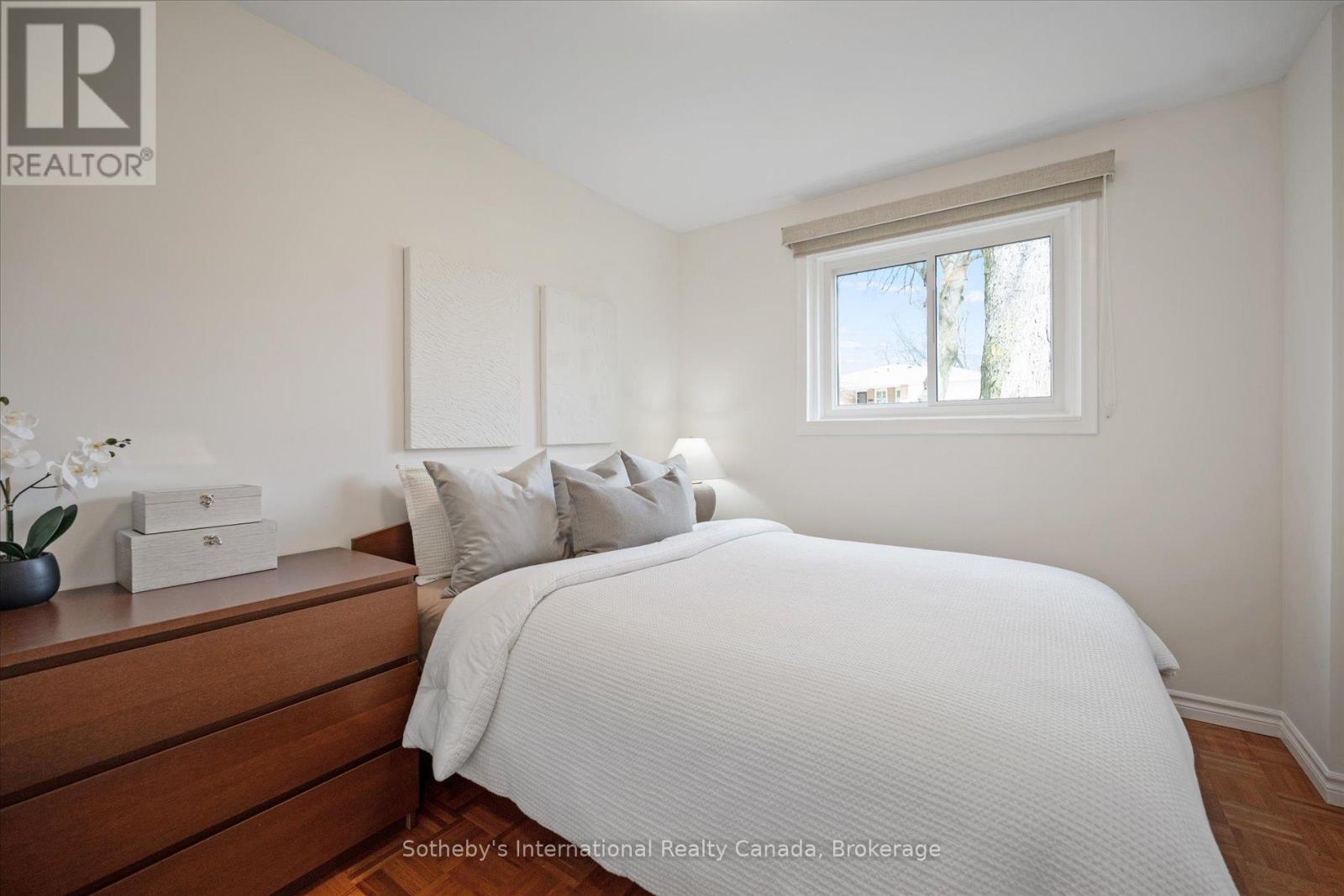 1248 LANDFAIR CRESCENT