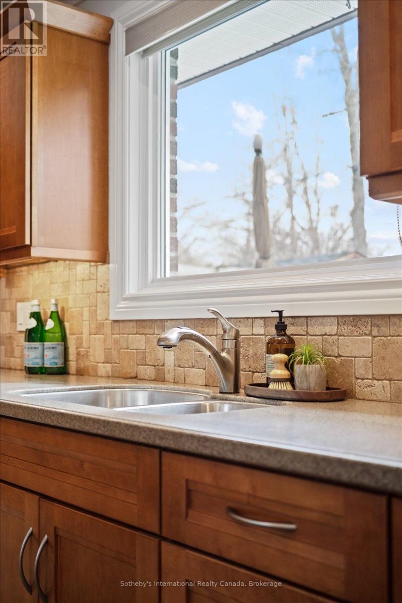 1248 LANDFAIR CRESCENT