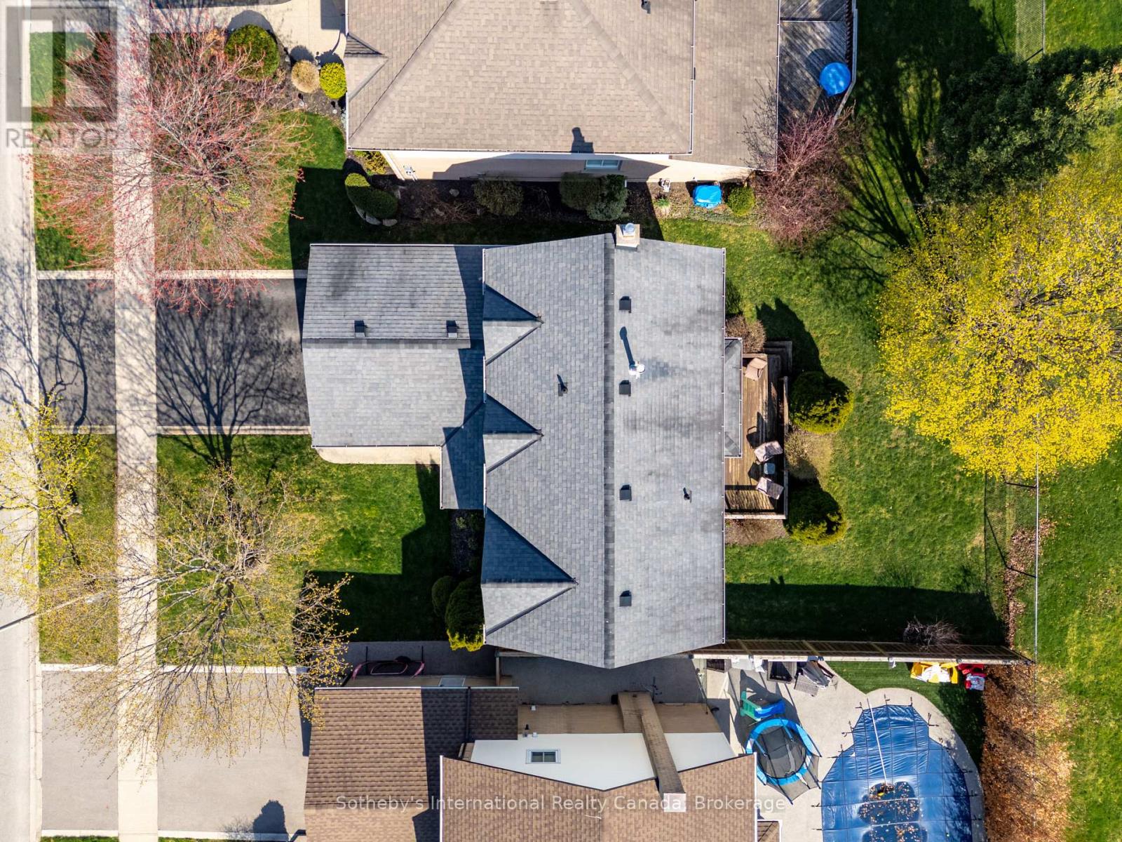 2185 VISTA DRIVE