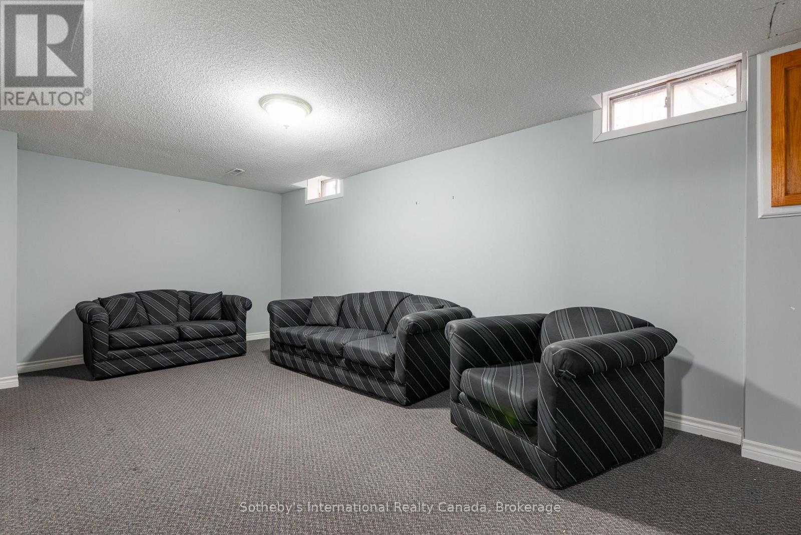 2185 VISTA DRIVE