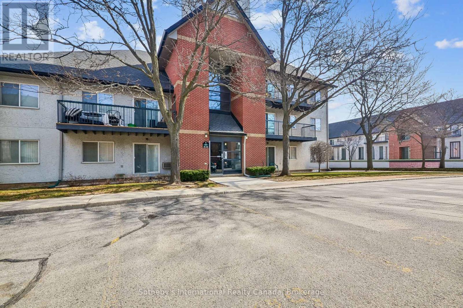 434 - 1450 GLEN ABBEY GATE