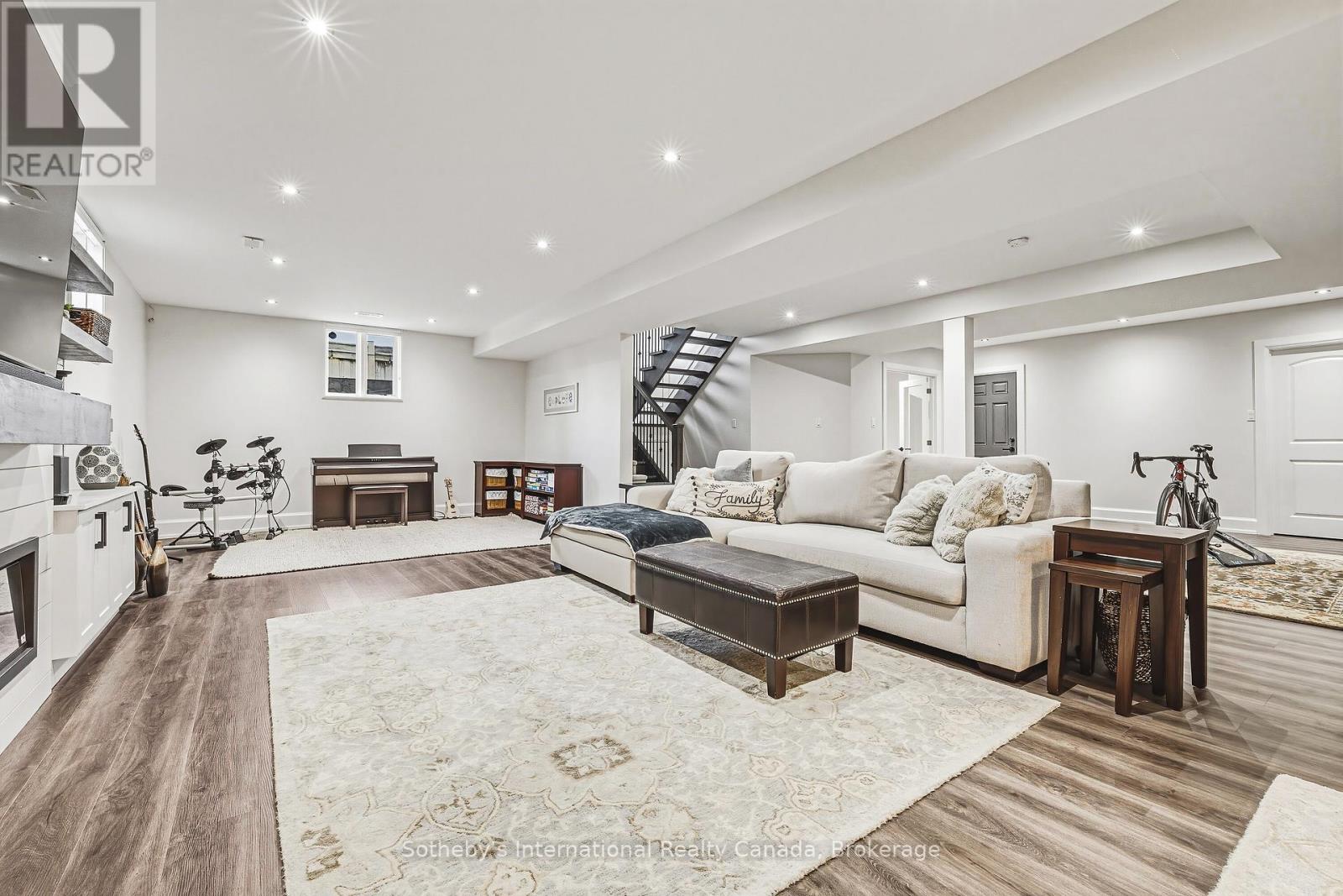 476 PATRICIA DRIVE