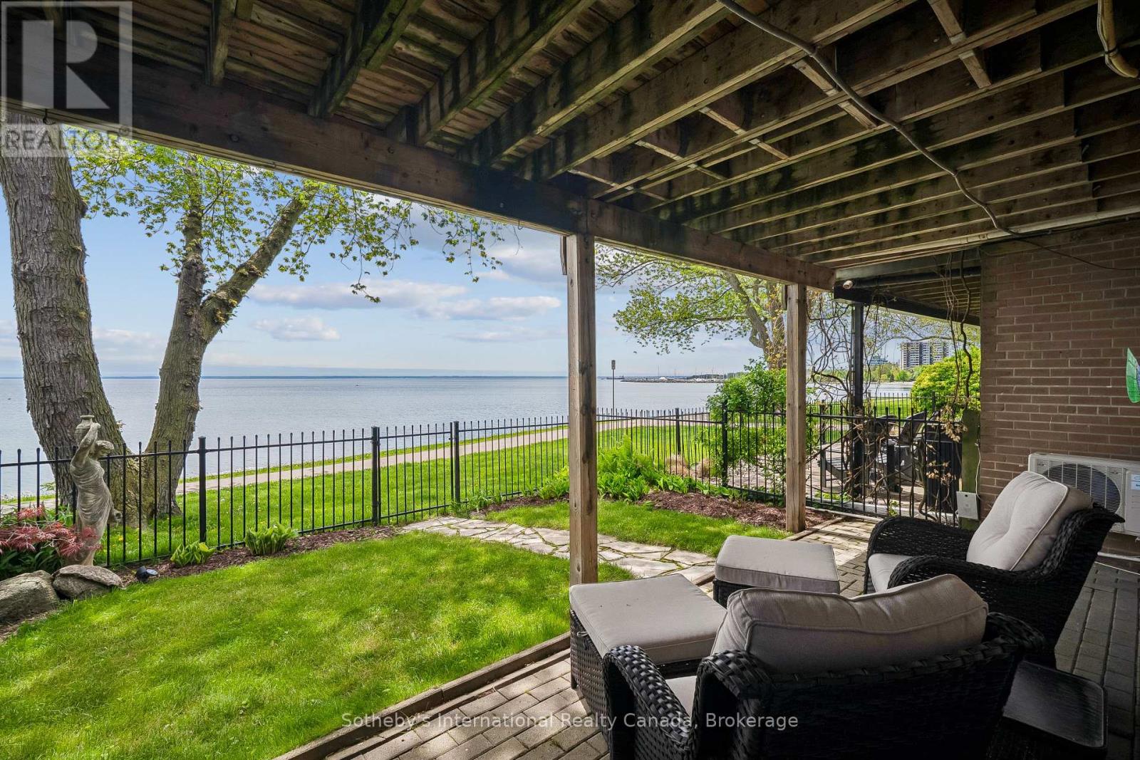 2066 WATER'S EDGE DRIVE