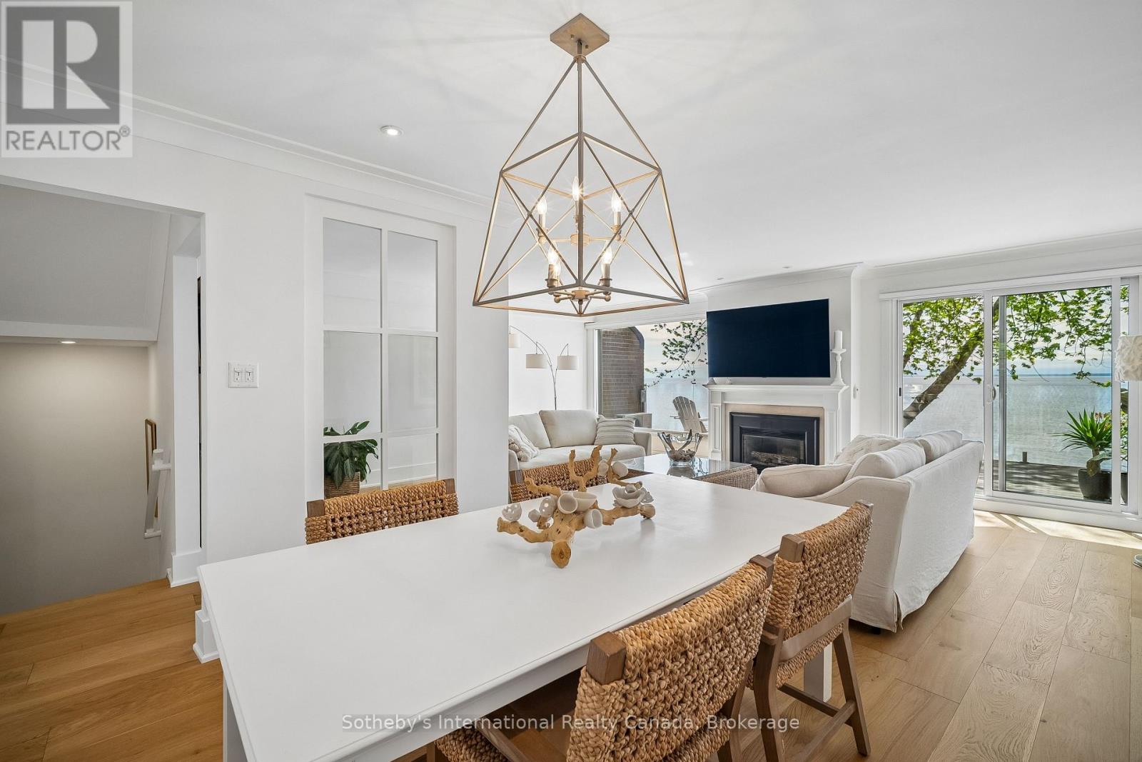 2066 WATER'S EDGE DRIVE