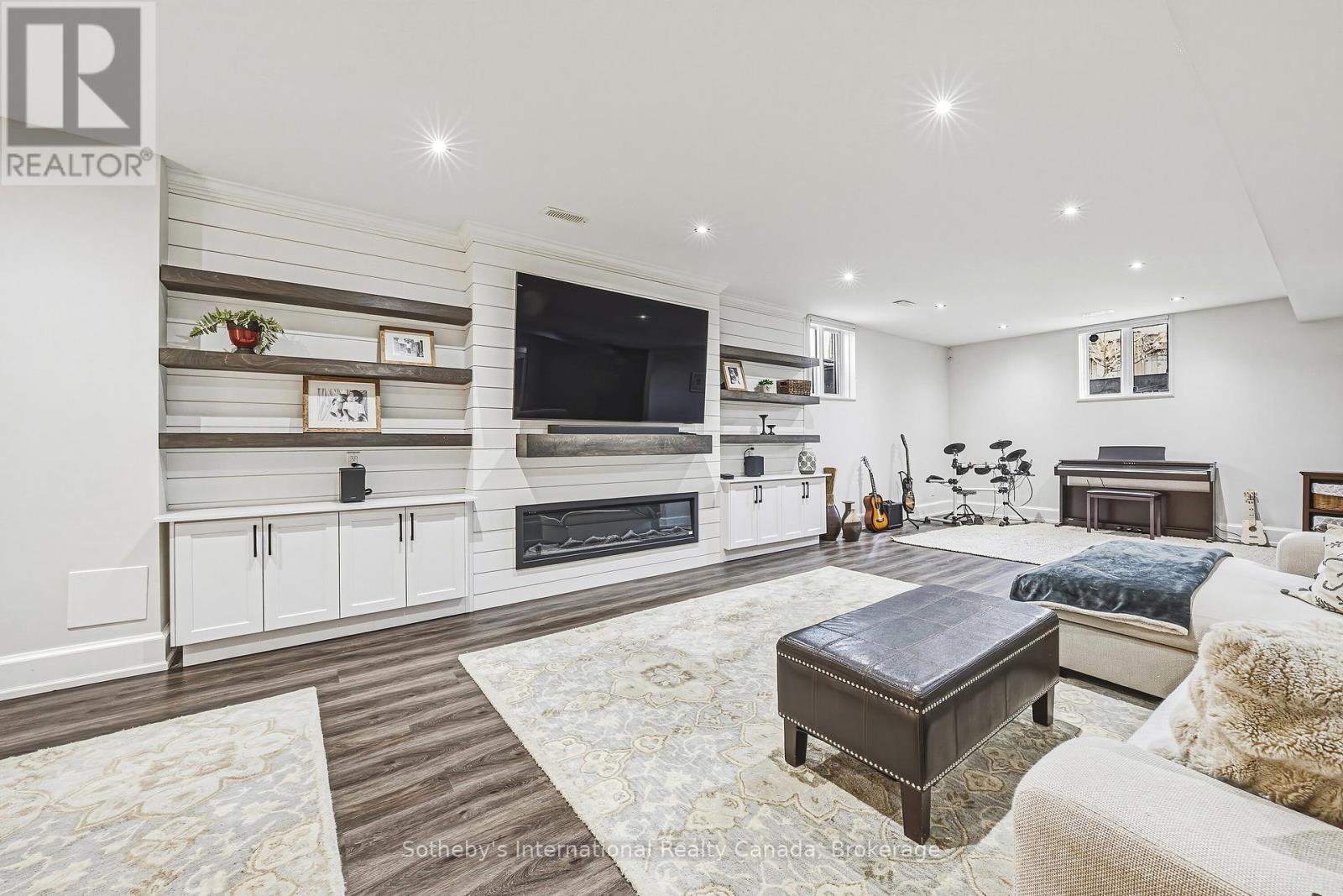 476 PATRICIA DRIVE