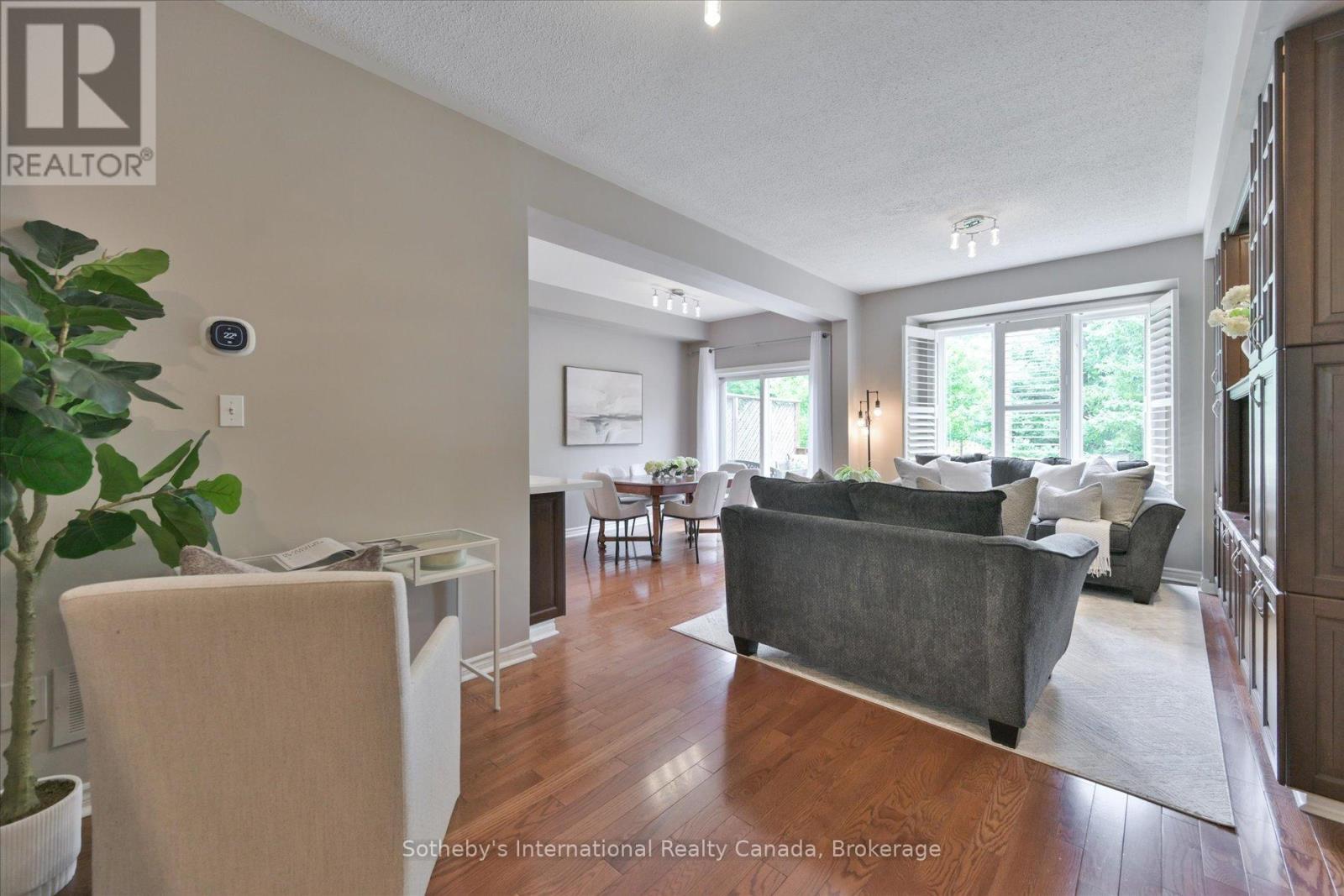41 - 300 RAVINEVIEW WAY