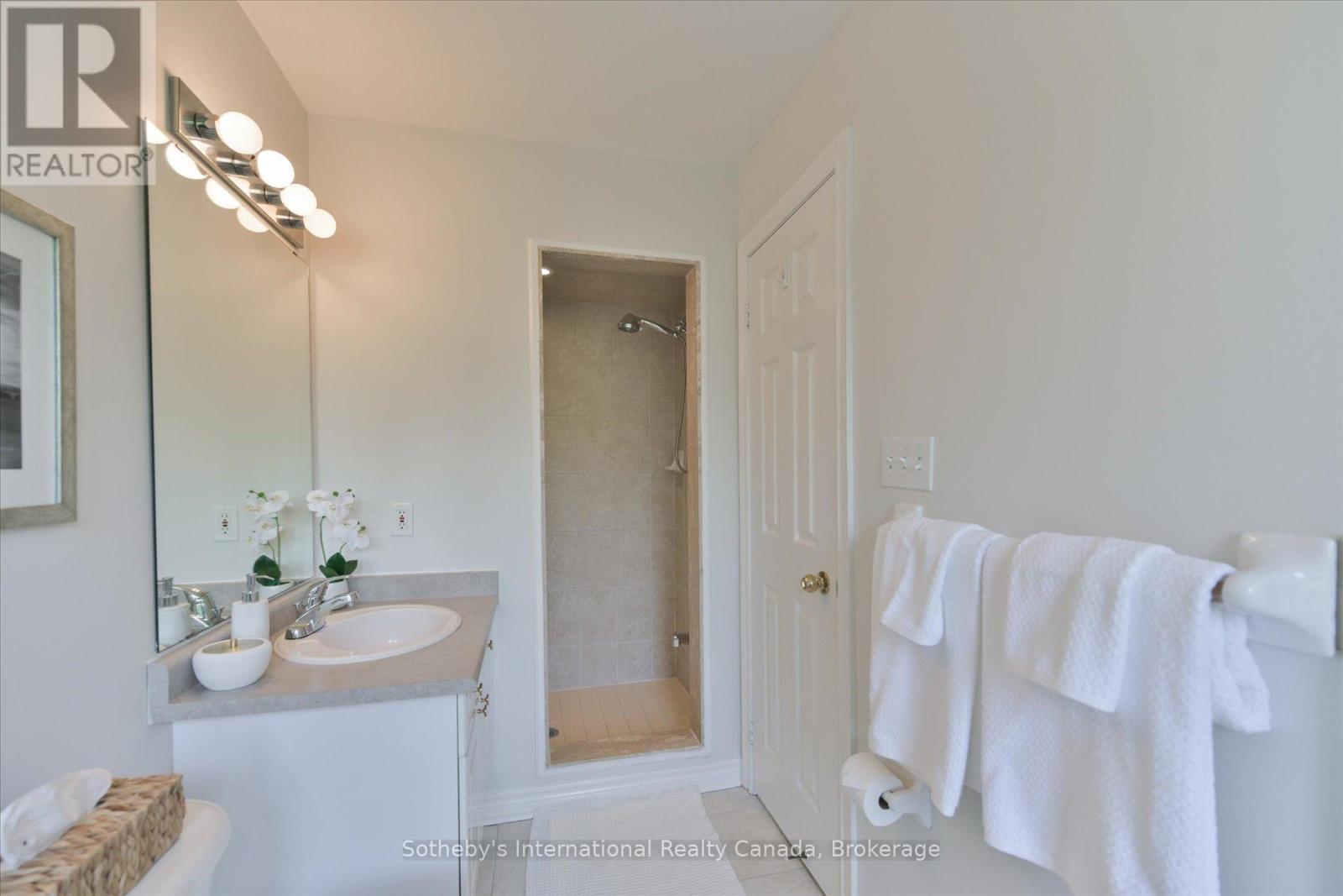 41 - 300 RAVINEVIEW WAY