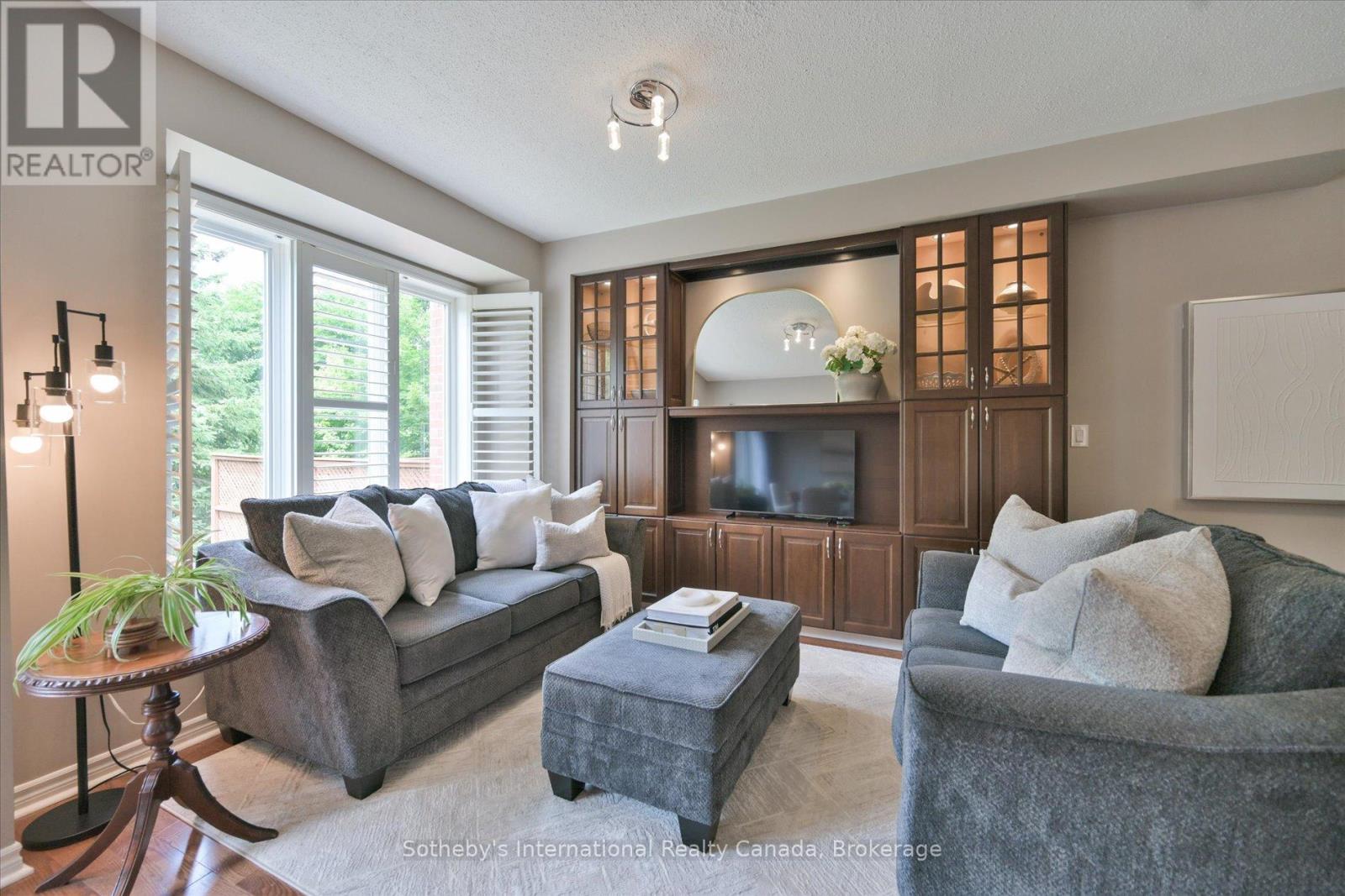 41 - 300 RAVINEVIEW WAY