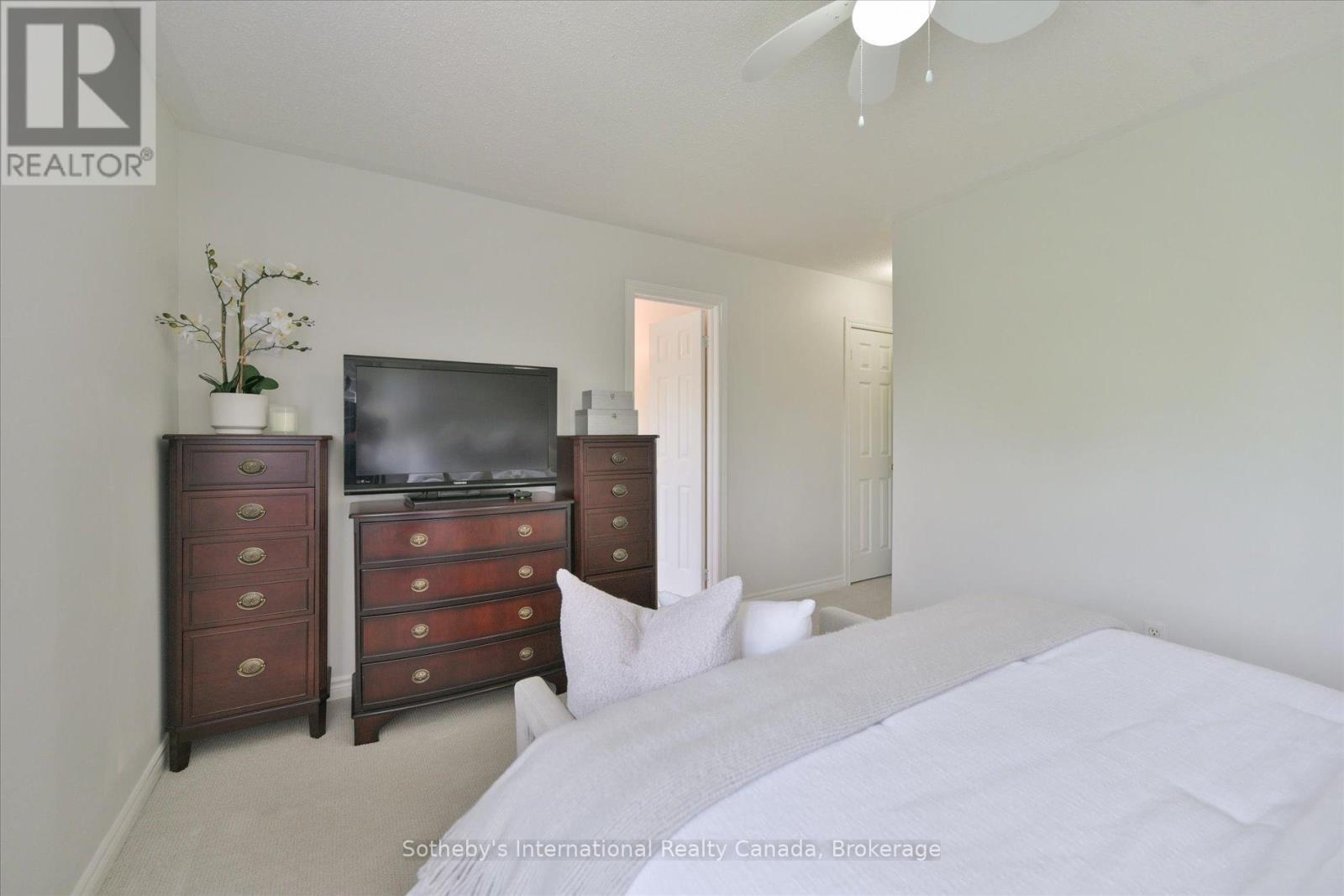 41 - 300 RAVINEVIEW WAY