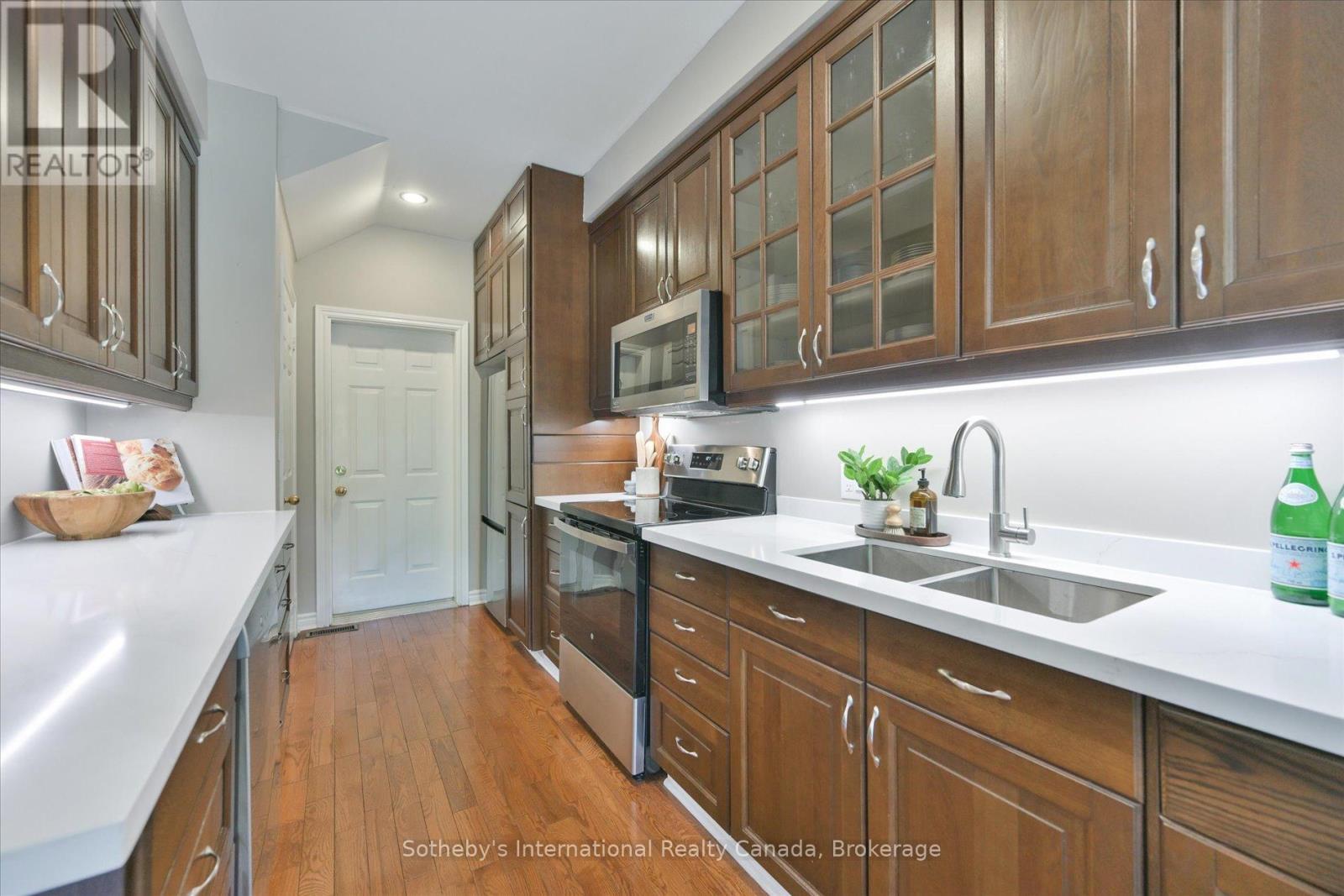 41 - 300 RAVINEVIEW WAY