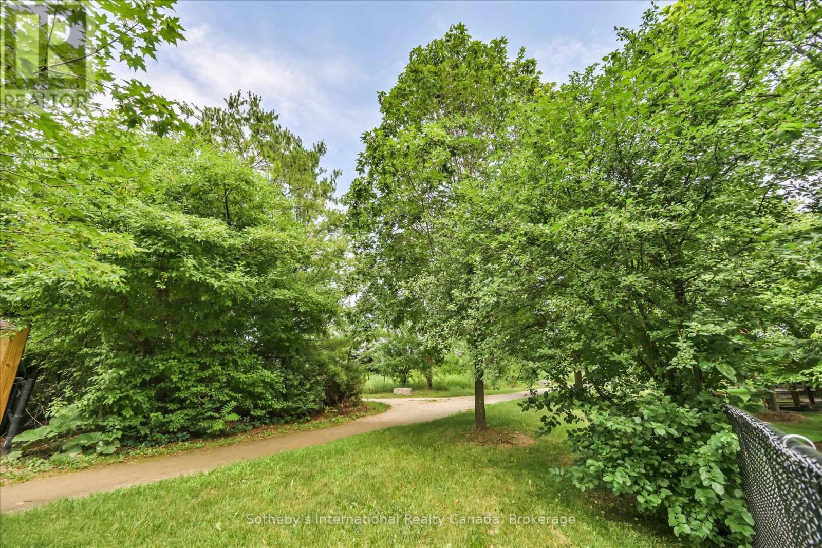 41 - 300 RAVINEVIEW WAY