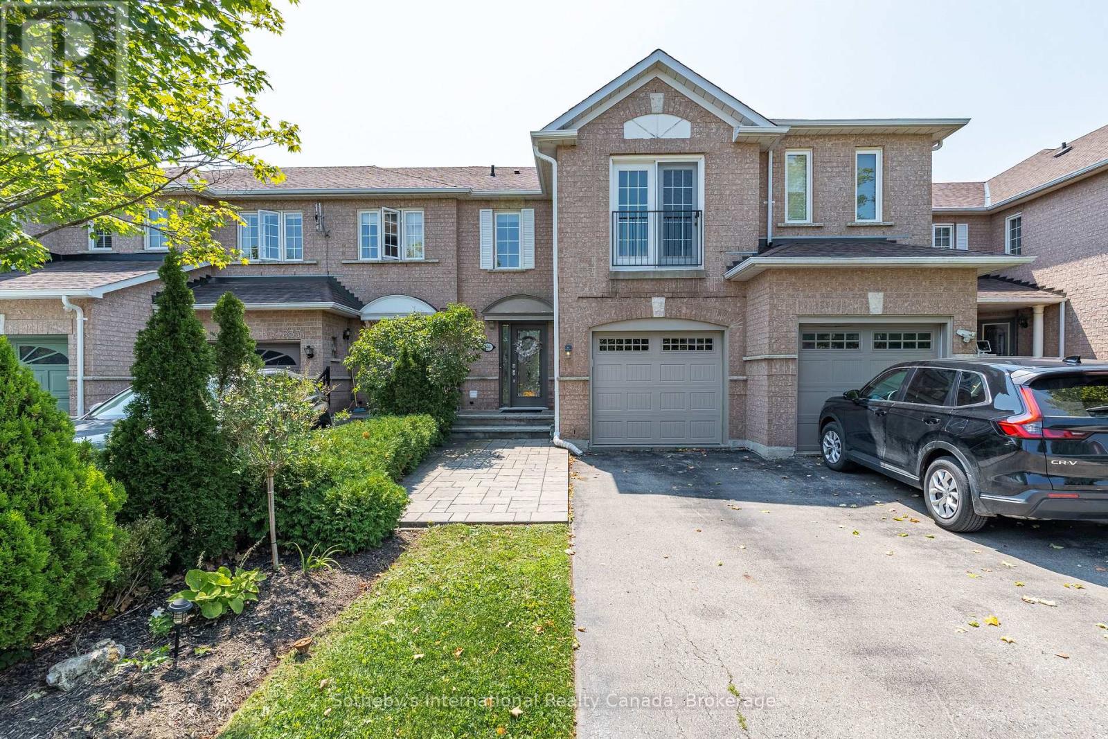 339 RAVINEVIEW WAY