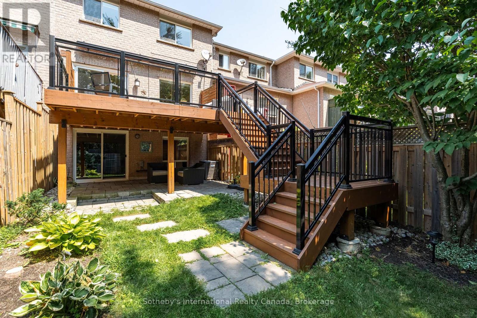 339 RAVINEVIEW WAY
