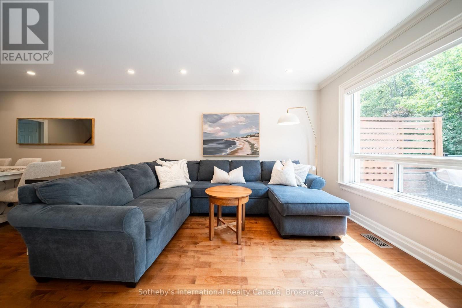 339 RAVINEVIEW WAY