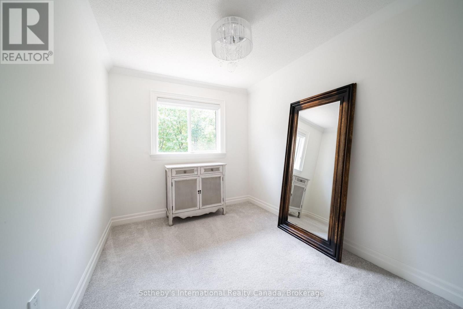 339 RAVINEVIEW WAY