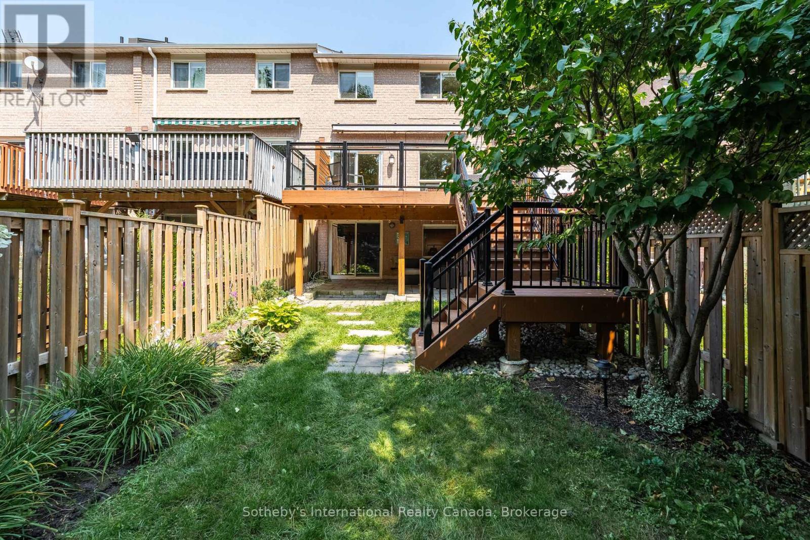 339 RAVINEVIEW WAY
