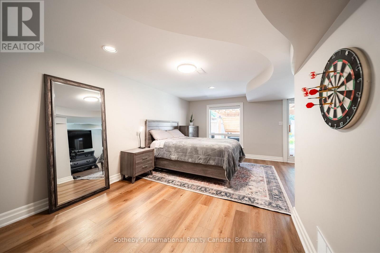 339 RAVINEVIEW WAY