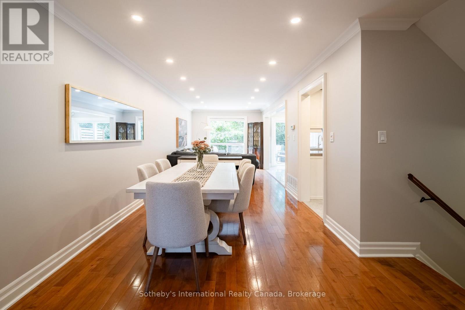 339 RAVINEVIEW WAY
